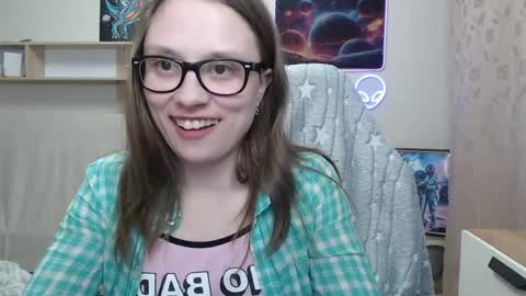 Snapshot of ambersimard chatting on April 19, 6:10 pm Amber online show from April 19, 6:10 pm
