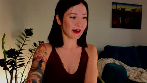 Snapshot of ambientmoon chatting on January 12, 2:00 pm Moon inst 4mbientmoon online show from January 12, 2:00 pm