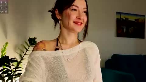 Snapshot of ambientmoon chatting on February 11, 2:44 pm Moon inst 4mbientmoon online show from February 11, 2:44 pm