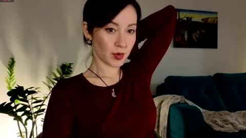 Snapshot of ambientmoon chatting on April 1, 5:54 pm Moon inst 4mbientmoon online show from April 1, 5:54 pm