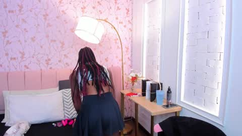 Snapshot of amelia_adms chatting on February 17, 7:10 pm Amelia Adams online show from February 17, 7:10 pm