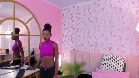 Snapshot of amelia_adms chatting on February 25, 1:20 am Amelia Adams online show from February 25, 1:20 am