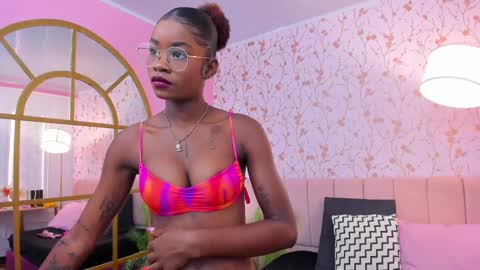 Snapshot of amelia_adms chatting on February 25, 7:14 pm Amelia Adams online show from February 25, 7:14 pm