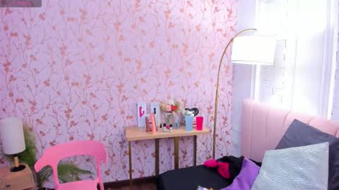 Snapshot of amelia_adms chatting on September 27, 6:57 pm Amelia Adams online show from September 27, 6:57 pm