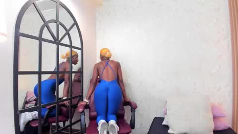 Snapshot of amelia_adms chatting on October 24, 4:25 pm Amelia Adams online show from October 24, 4:25 pm