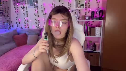 Amelia Aley  online show from February 9, 9:05 am