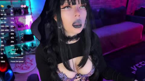 Amelia Aley  online show from April 13, 10:21 am