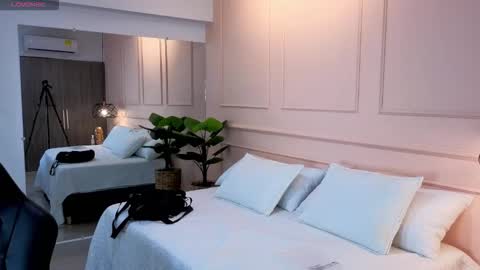 AMELIA online show from December 17, 12:00 pm