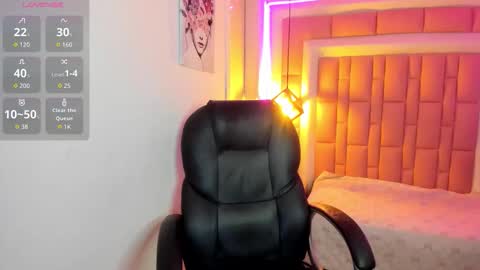 amelia_lopez24 online show from March 7, 7:33 pm