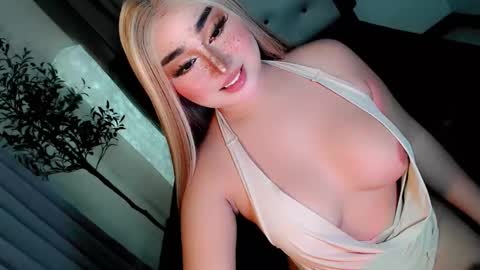 Snapshot of amelia_nicole08 chatting on November 19, 9:37 pm amelia_nicole08 online show from November 19, 9:37 pm