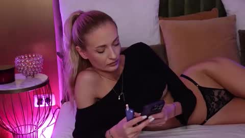 Amelia online show from September 26, 5:22 am