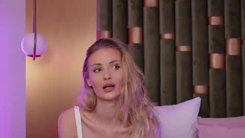 Amelia online show from December 3, 8:56 am