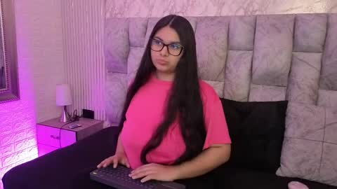 AMELIA CASTELL  online show from April 17, 1:25 pm