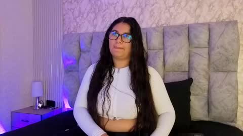 AMELIA CASTELL  online show from April 20, 12:19 pm