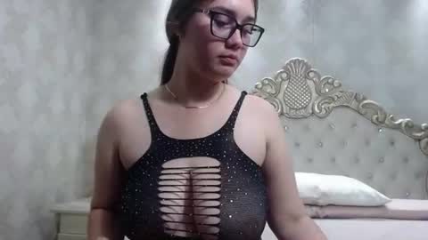 Snapshot of ameliajhonsonx chatting on July 2, 11:22 pm Amelia online show from July 2, 11:22 pm