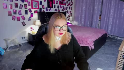 Amelia online show from April 8, 10:43 pm