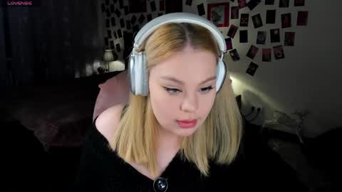 Amelia online show from April 28, 9:42 pm