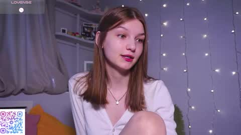 Snapshot of ameliami chatting on May 4, 8:43 am Amelia online show from May 4, 8:43 am