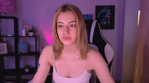 ameliarosaline online show from June 16, 4:04 am