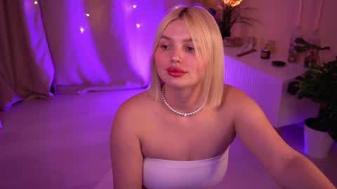  Amelia  online show from February 3, 6:22 am