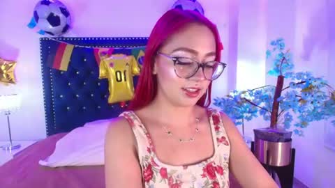 Snapshot of amelie_adamsx chatting on June 19, 3:11 am Amelie online show from June 19, 3:11 am