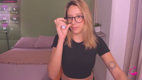 Amelie Graham online show from December 11, 10:58 am