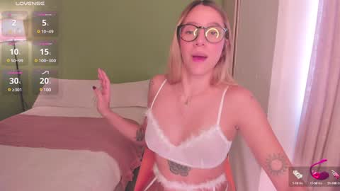 Amelie Graham online show from January 24, 8:22 pm