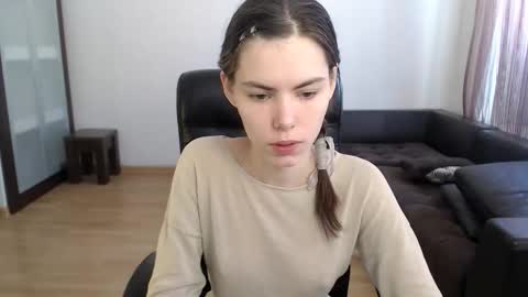 Snapshot of ameliereve chatting on September 19, 8:38 am Amelie online show from September 19, 8:38 am