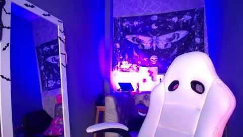 AMELIEROUS .. see you tomorrow  kisses online show from March 19, 4:49 am