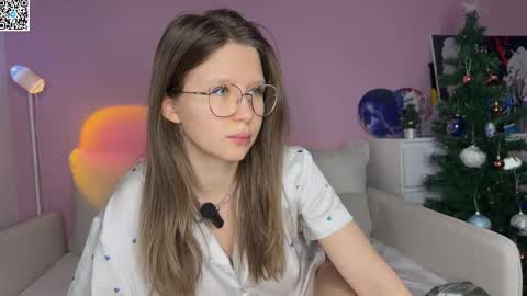 Snapshot of ameliia_castro chatting on December 21, 7:15 am Ameliia castro online show from December 21, 7:15 am