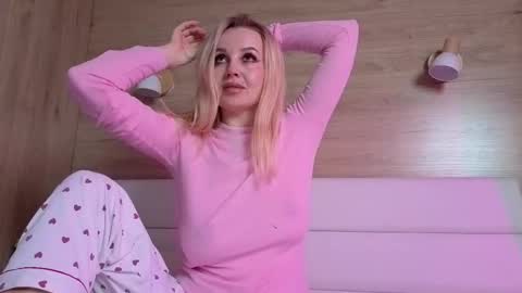 Snapshot of amelijarouz chatting on December 3, 7:12 pm Amelija Rouz online show from December 3, 7:12 pm