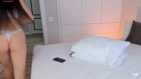 Amelina Love online show from December 3, 4:47 am