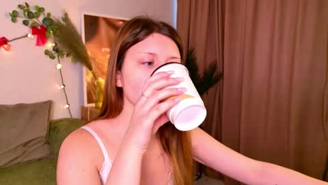 amelliablossom online show from March 3, 6:41 am