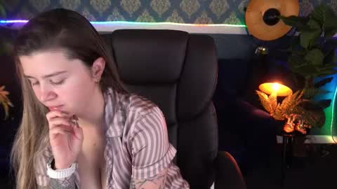 amellymillyy online show from November 17, 8:03 pm