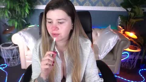 amellymillyy online show from February 28, 8:21 pm