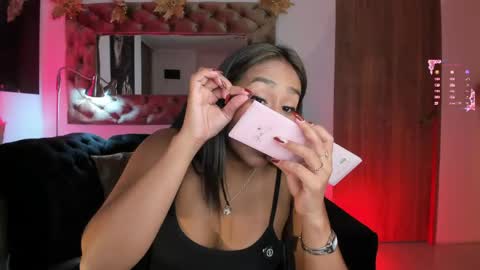 Snapshot of amelyamann chatting on May 7, 1:05 pm online show from May 7, 1:05 pm