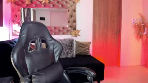 Snapshot of amelyamann chatting on May 12, 12:46 pm online show from May 12, 12:46 pm