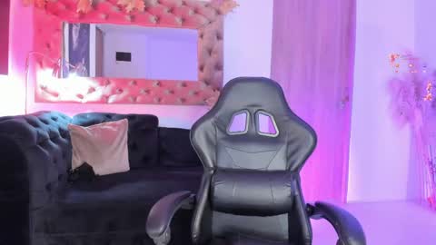 Snapshot of amelyamann chatting on May 13, 1:30 pm online show from May 13, 1:30 pm