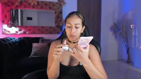 Snapshot of amelyamann chatting on June 5, 12:33 pm online show from June 5, 12:33 pm
