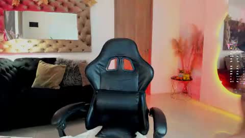 Snapshot of amelyamann chatting on July 24, 12:47 pm online show from July 24, 12:47 pm