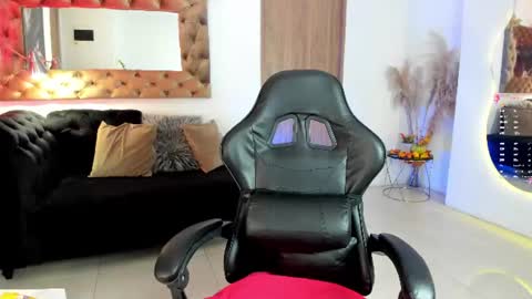 Snapshot of amelyamann chatting on July 28, 12:59 pm online show from July 28, 12:59 pm