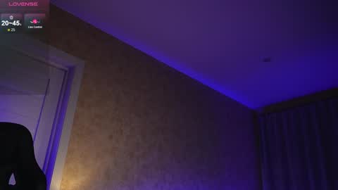 Snapshot of amelyxxx chatting on December 20, 3:47 am Amy online show from December 20, 3:47 am