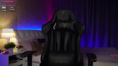 Snapshot of amelyxxx chatting on December 26, 12:25 am Amy online show from December 26, 12:25 am