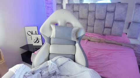      online show from February 1, 10:02 pm