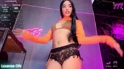 Snapshot of amgeline chatting on June 23, 11:25 pm amgeline online show from June 23, 11:25 pm