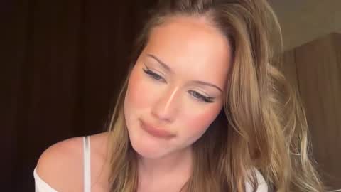 Snapshot of ami_amora chatting on November 8, 7:01 pm ami_amora online show from November 8, 7:01 pm