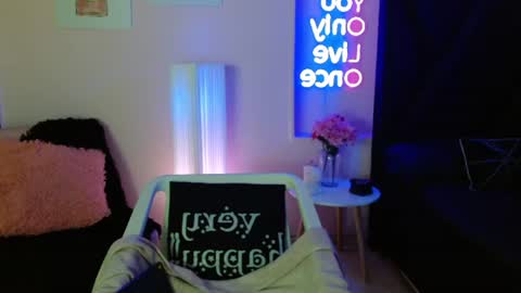 ami_smith online show from July 15, 9:09 pm