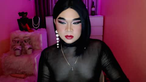Snapshot of amiadoll chatting on December 26, 6:22 pm Queen Mireska online show from December 26, 6:22 pm