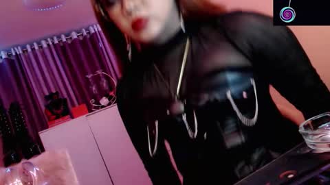 Queen Mireska online show from January 18, 3:27 pm