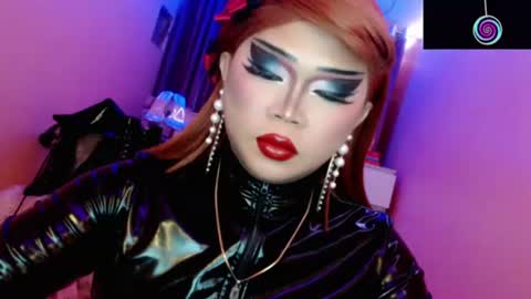 Snapshot of amiadoll chatting on June 20, 1:03 pm Queen Mireska online show from June 20, 1:03 pm